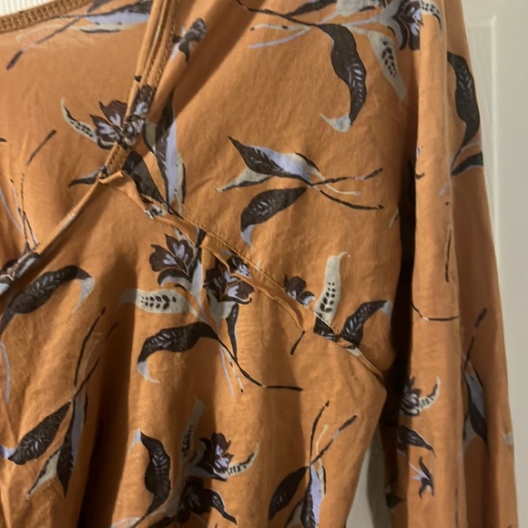 Free People Elsa Modal Blend Floral Top gold tone size small - Picture 6 of 8